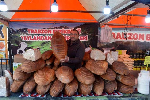 8 kiloluk dev ekmek görenleri şaşkına çevirdi